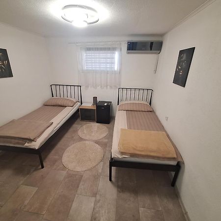 Fly & Stay Apartments Laktaši Екстериор снимка