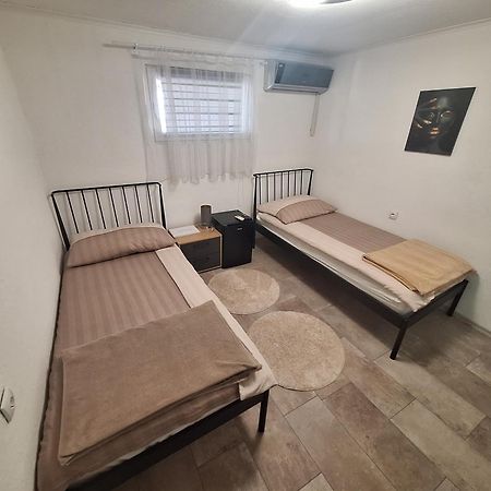 Fly & Stay Apartments Laktaši Екстериор снимка