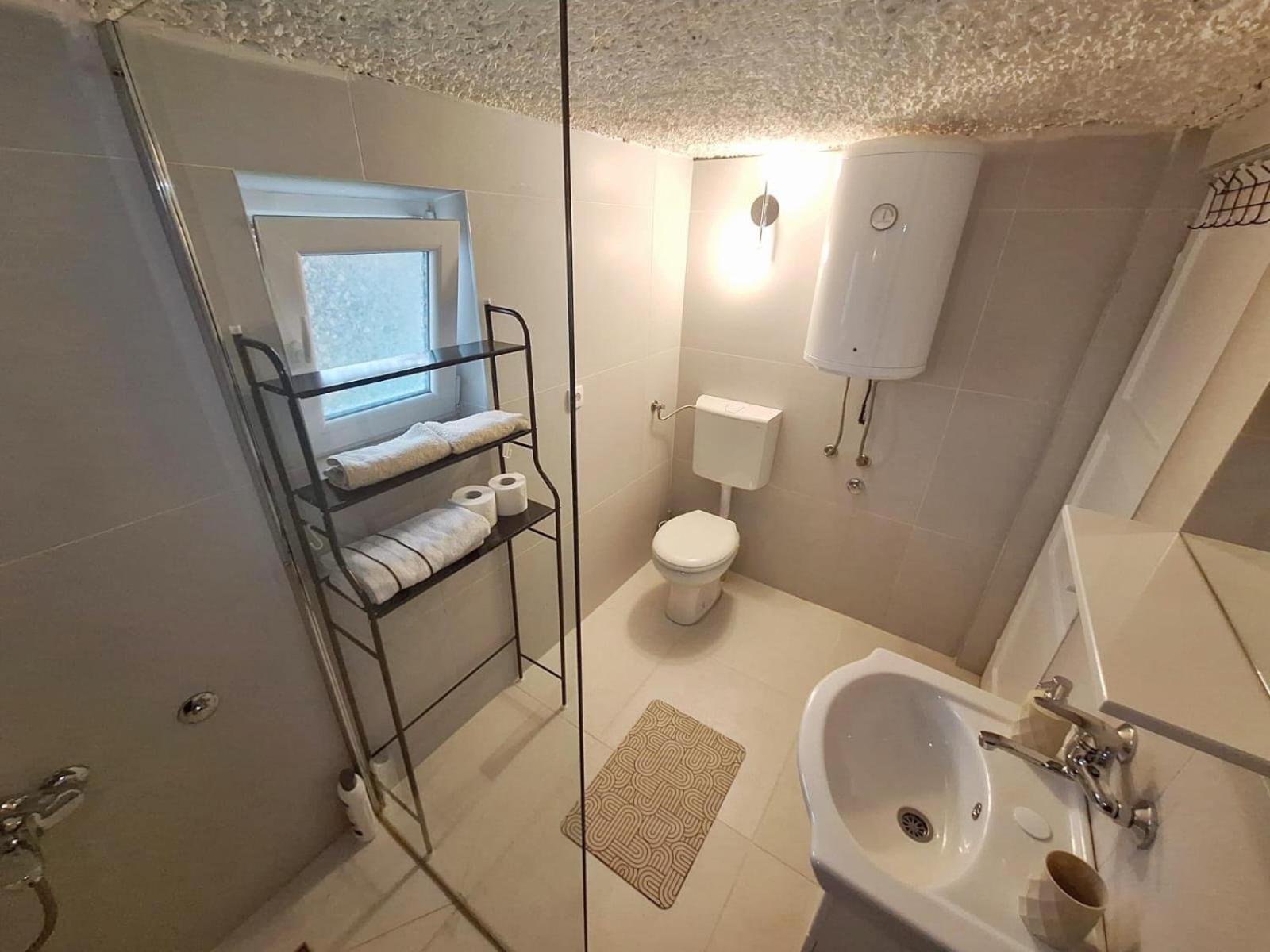 Fly & Stay Apartments Laktaši Екстериор снимка