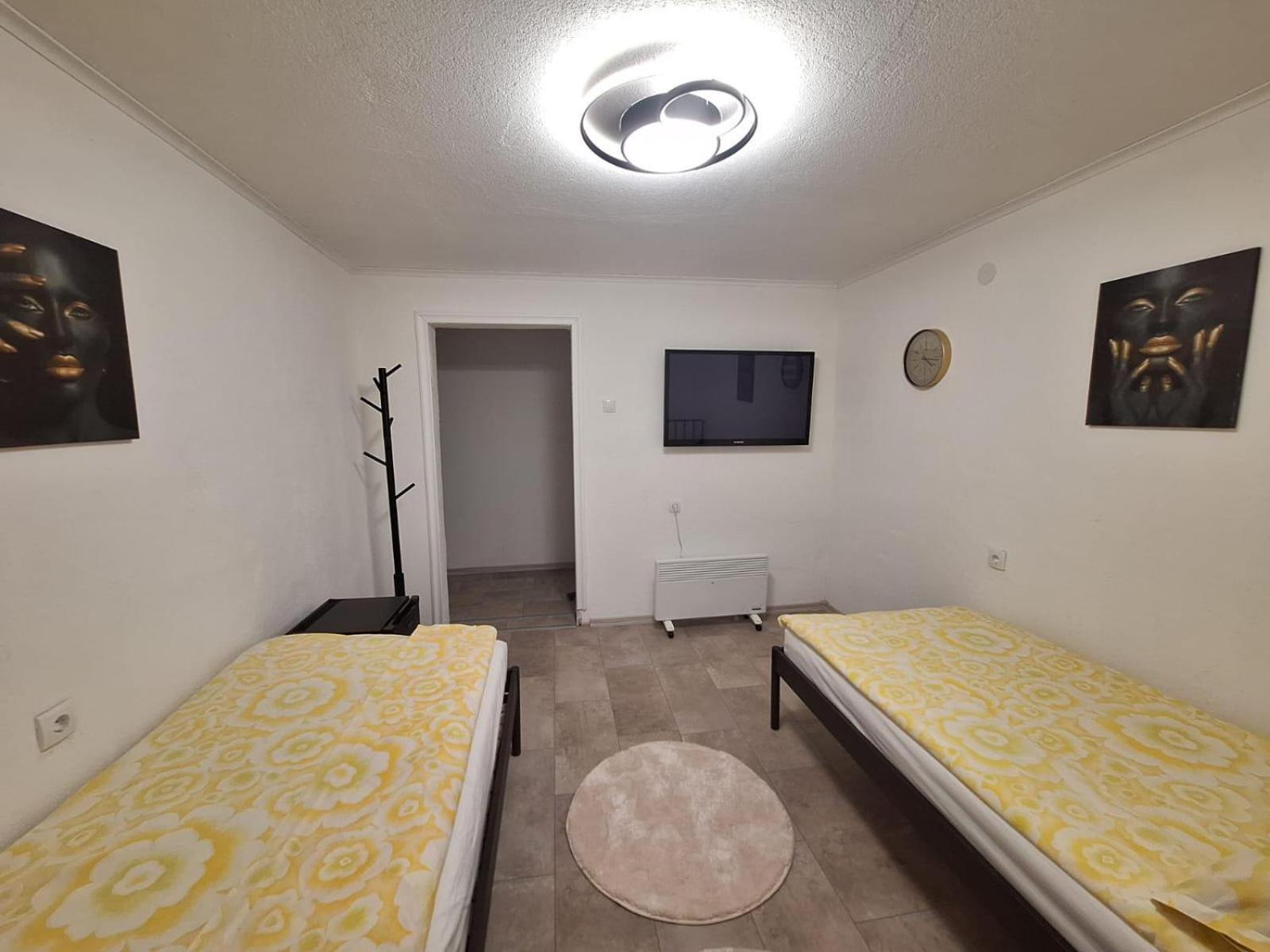Fly & Stay Apartments Laktaši Екстериор снимка