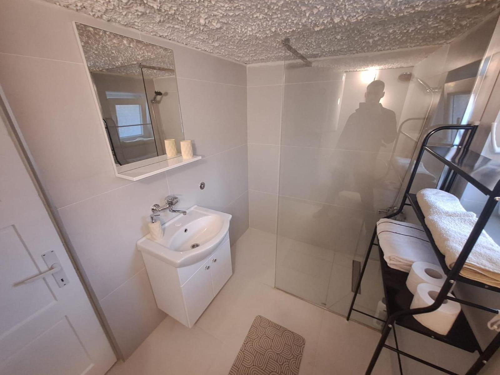 Fly & Stay Apartments Laktaši Екстериор снимка