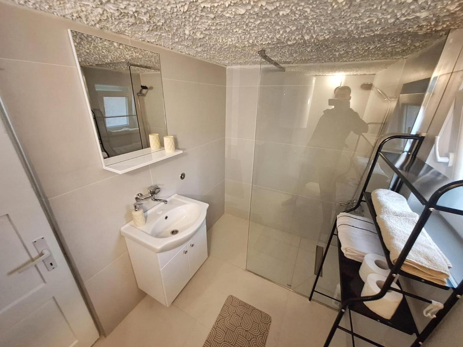 Fly & Stay Apartments Laktaši Екстериор снимка