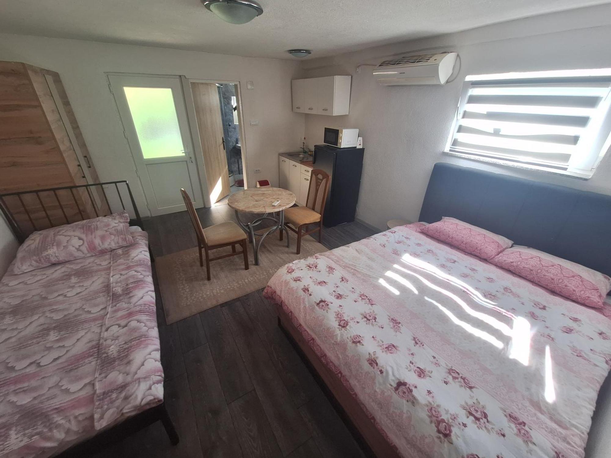Fly & Stay Apartments Laktaši Екстериор снимка
