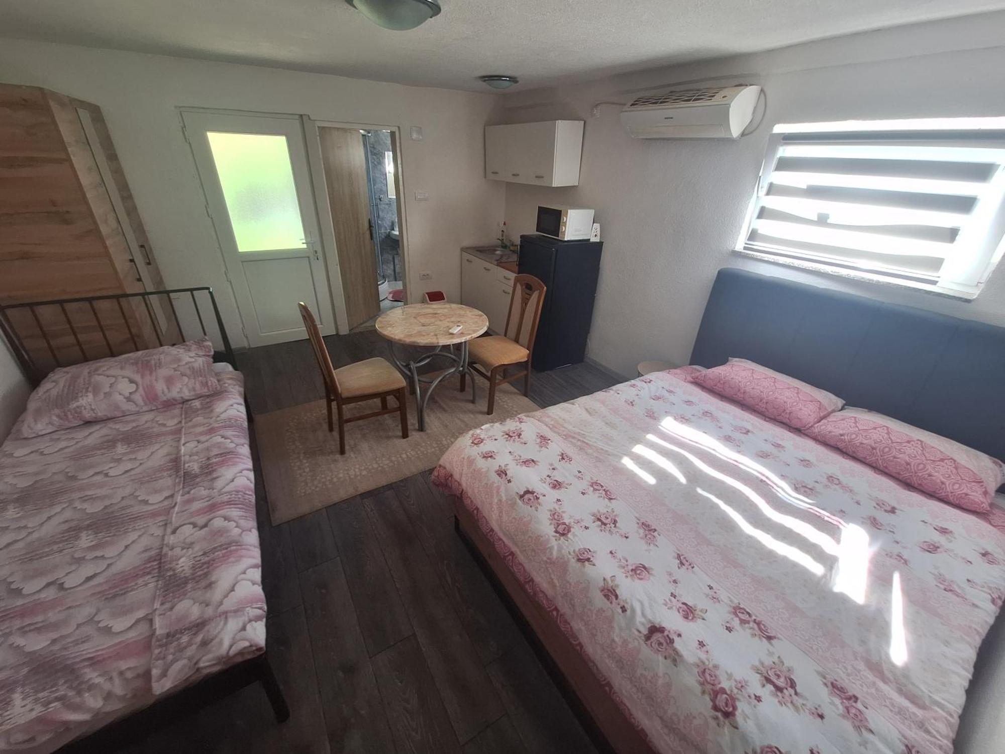 Fly & Stay Apartments Laktaši Екстериор снимка