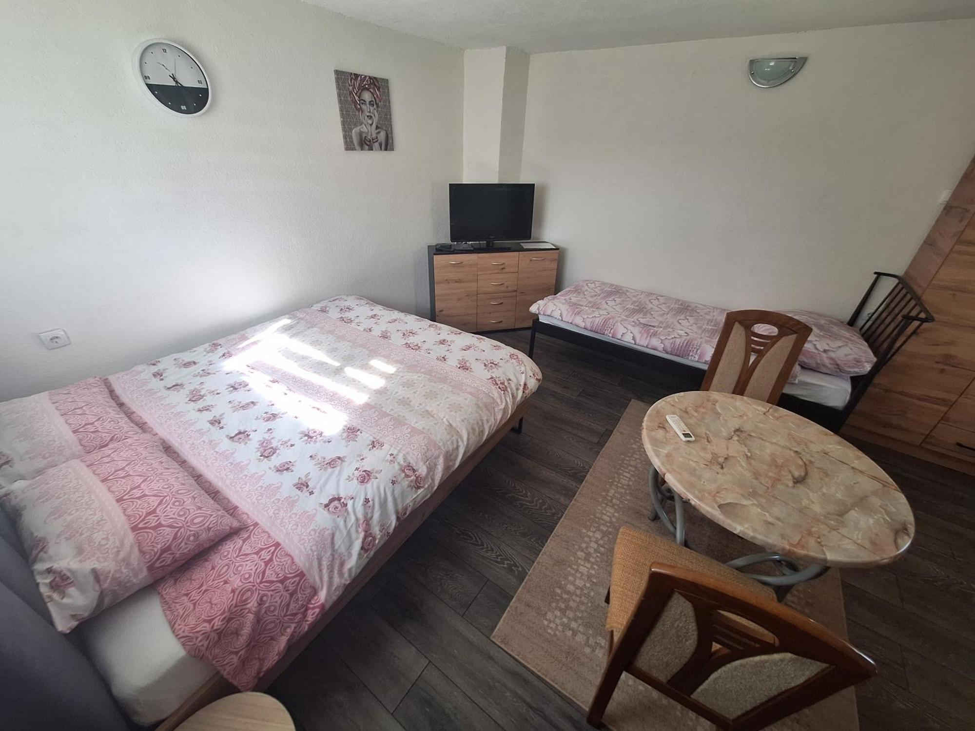 Fly & Stay Apartments Laktaši Екстериор снимка
