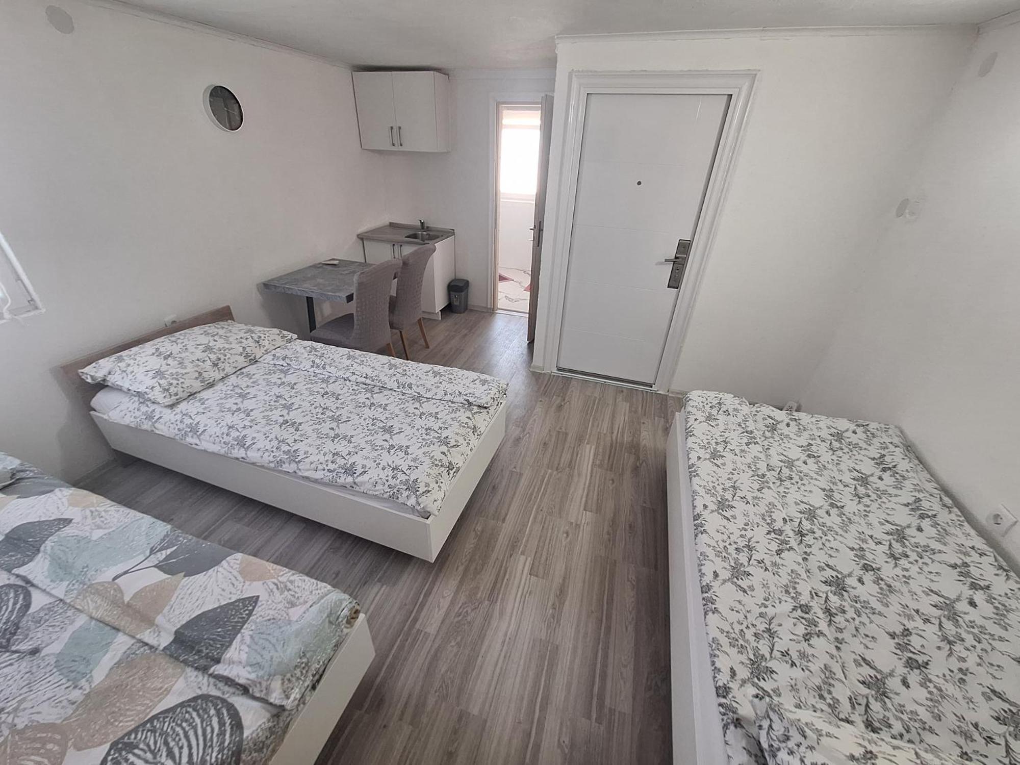 Fly & Stay Apartments Laktaši Екстериор снимка